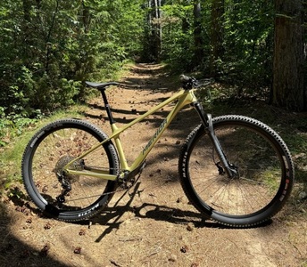 Merida Big.Nine TR 5000 (2024): hardtail pe steroizi?